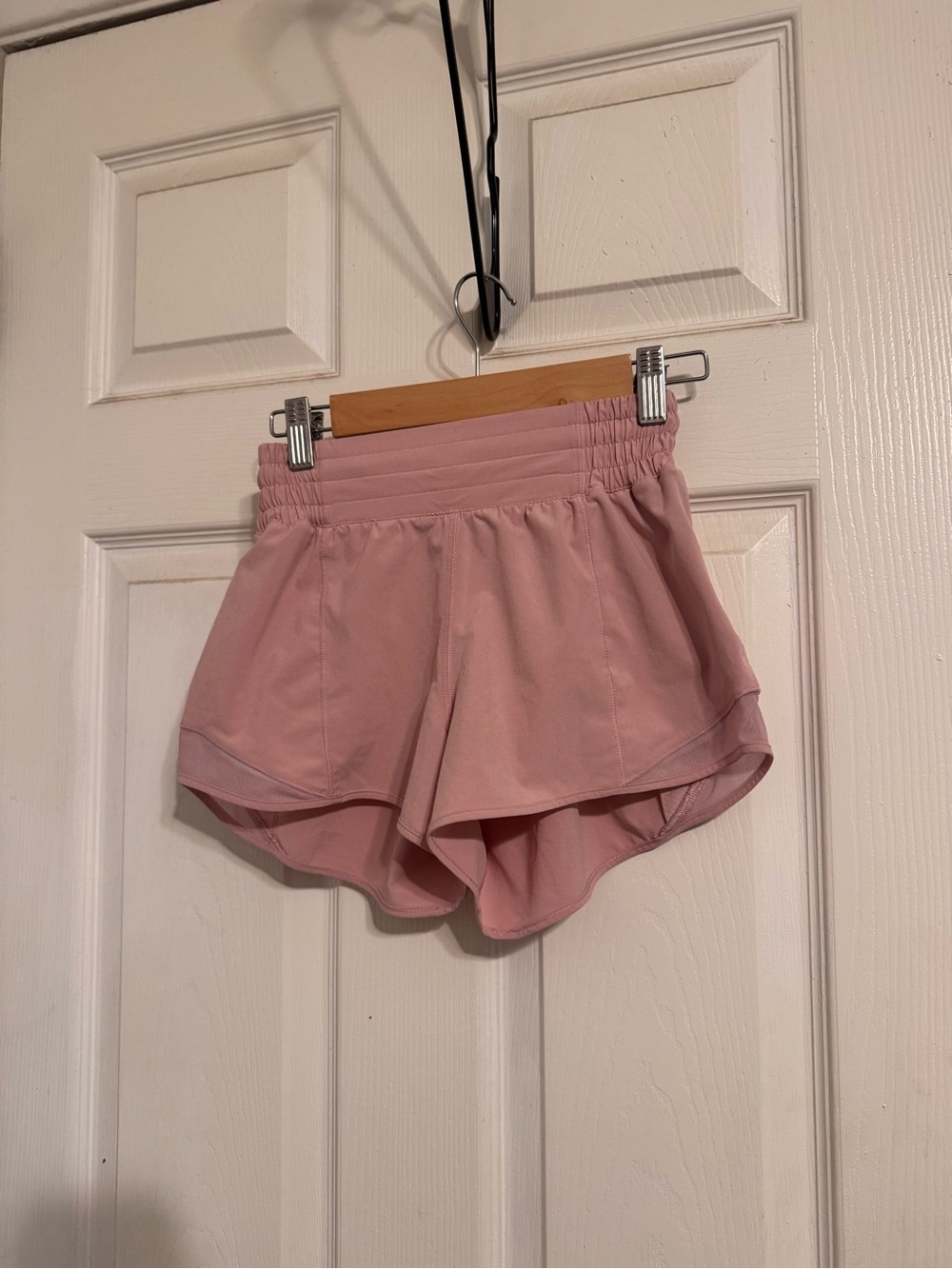 Lululemon Hottie Hot 2.5” Shorts Pink Pearl